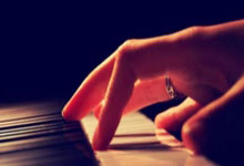 米兰体育:孔德昕:库里大师级表演 第12记三分来自巴特勒无球掩护&完美互补.